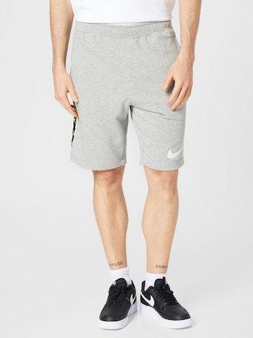 Nike Sportswear Normalny krój Spodnie w kolorze szary: przód