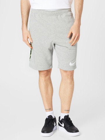 Regular Pantaloni de la Nike Sportswear pe gri: față