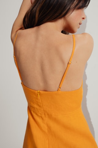 A LOT LESS - Vestido 'Carolina' em laranja