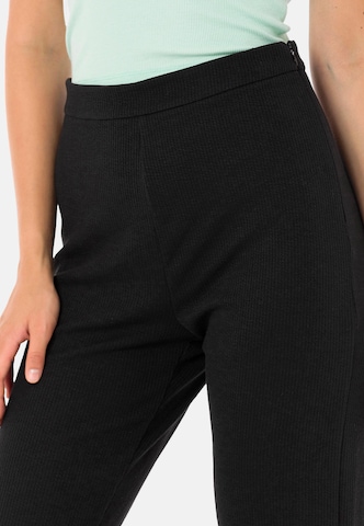 CIPO & BAXX Bootcut Stoffhose in Schwarz