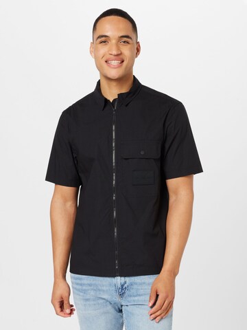 Calvin Klein Jeans - Ajuste regular Camisa en negro: frente