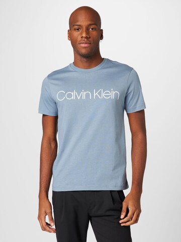 Calvin Klein - Ajuste regular Camiseta en azul: frente