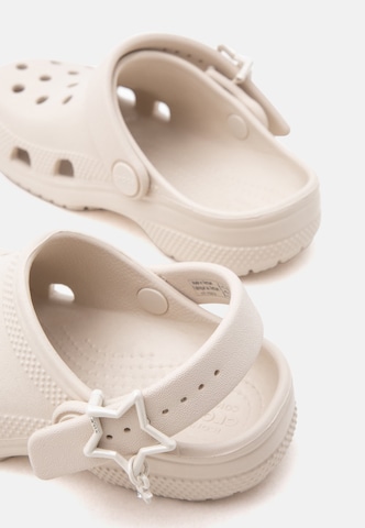 Crocs - Sandalias 'Classic' en marrón