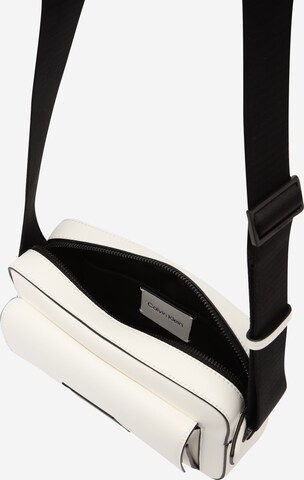 Calvin Klein Τσάντα ώμου 'ICONIC' σε λευκό
