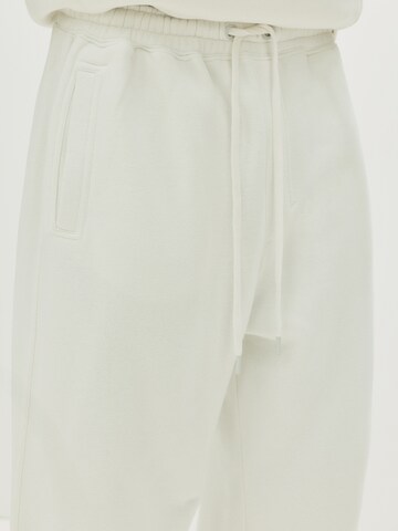Pull&Bear Loosefit Nadrág - fehér
