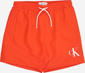 Calvin Klein Swimwear - Bermudas en rojo: frente