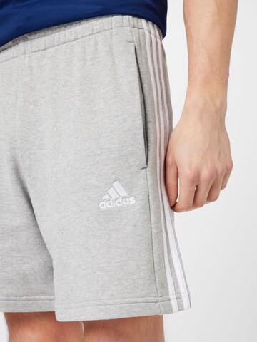 Regular Pantalon de sport 'Essentials French Terry 3-Stripes' ADIDAS SPORTSWEAR en gris