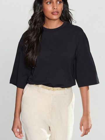 Next Shirt in Black: front