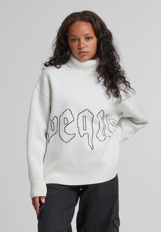 Pequs Sweater in White: front