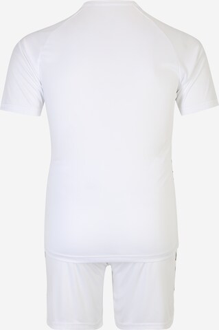 Costum de trening de la Hummel pe alb