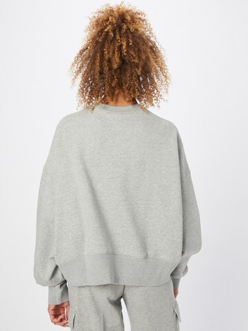 Nike Sportswear Sweatshirt in Grey