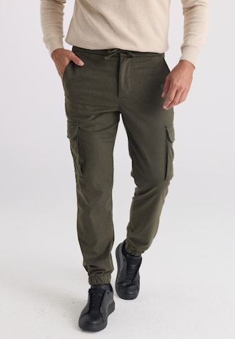 Felix Hardy Regular Trousers in Green: front