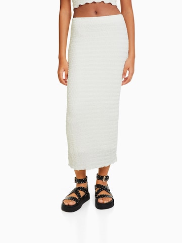 Bershka Skirt in White: front