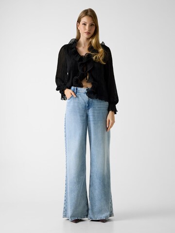 GUESS Loose fit Jeans in Blue: front