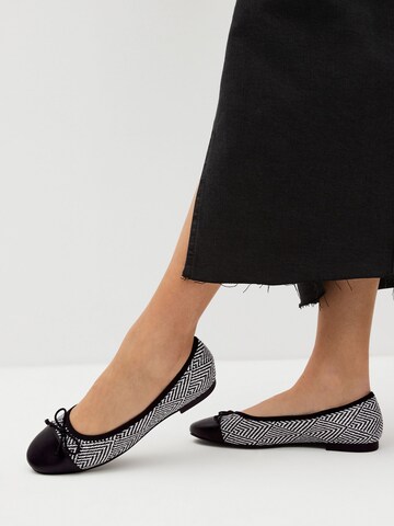 Next Ballet Flats 'Forever Comfort' in Black: front