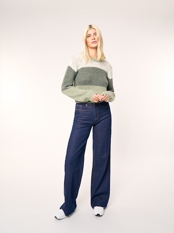 ABOUT YOU x Laura Giurcanu Sweater 'Nia' in Green