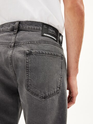 ARMEDANGELS Regular Jeans 'DYLAANO' in Grau