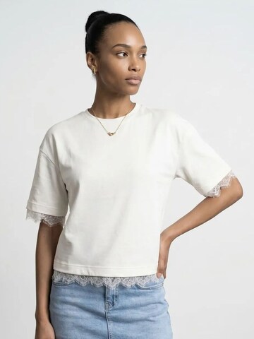 Dilvin Shirt in White: front