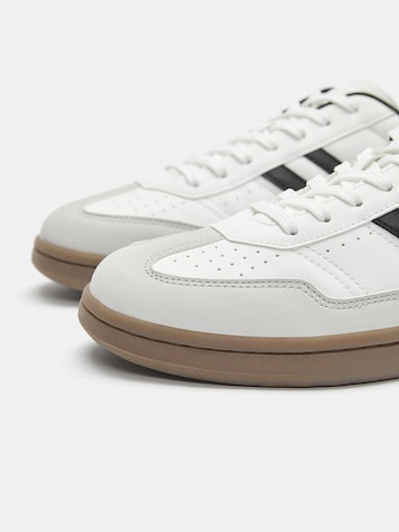 Pull&Bear Rövid szárú sportcipők - fehér