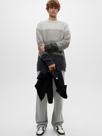 Pull&Bear Sweter w kolorze szary