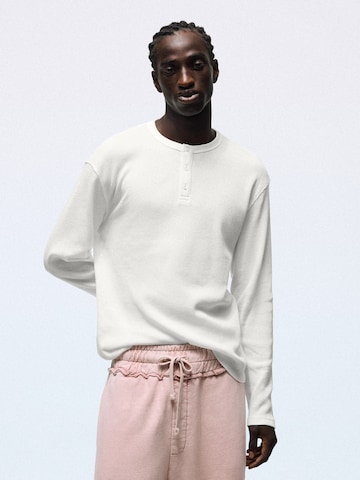 Bershka Shirt in White: front