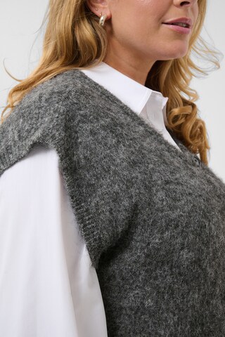 KAFFE CURVE Bodywarmer in Grijs