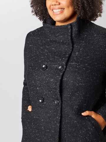 Manteau mi-saison 'Sophia' ONLY Carmakoma en noir