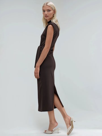 Busem - Vestido de bainha em castanho