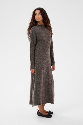 SOAKED IN LUXURY Strikkjole 'SLMiya' i grå