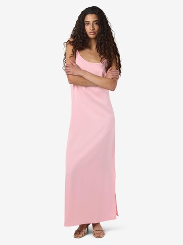 Noisy may Jurk in Roze