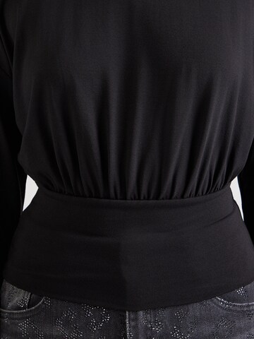 Tricou 'Elora' de la ABOUT YOU pe negru