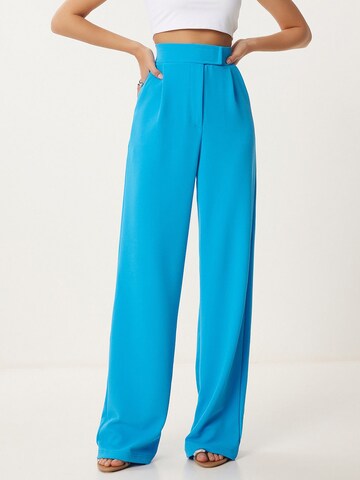 Pantaloni con piega frontale di Happiness İstanbul in blu: frontale