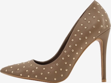 faina Pumps in Brown: front