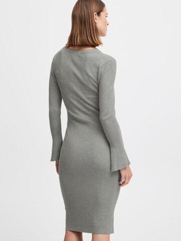 Abito in maglia di b.young in grigio