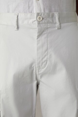 Coupe slim Pantalon cargo 'Cuny' STRELLSON en blanc