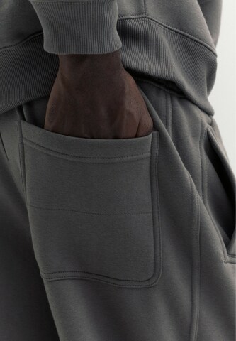 Pull&Bear Baggy Trousers in Grey