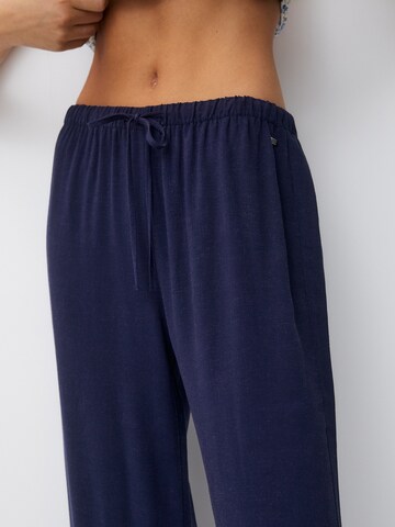 Wide leg Pantaloni de la Pull&Bear pe albastru