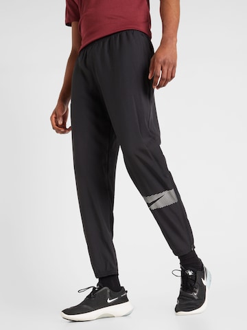 Tapered Pantaloni sport 'FLSH CHALLENGER' de la NIKE pe negru: față