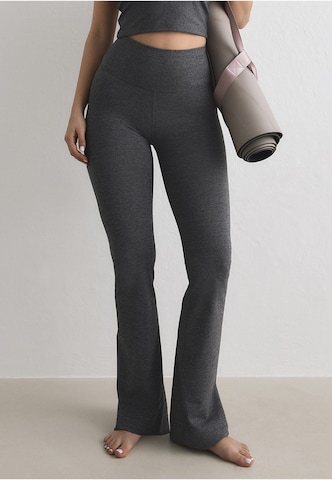 Aim'n Flared Sportbroek 'Sense' in Grijs: voorkant