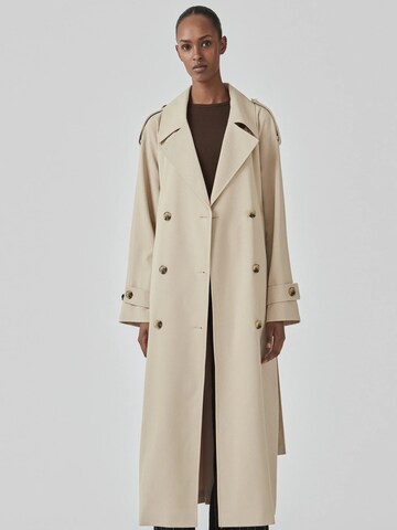 Cappotto di mezza stagione ' EvieMD ' di modström in beige: frontale