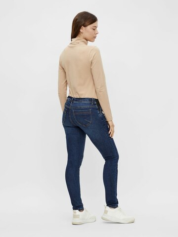 Slimfit Jeans 'Essex' de la MAMALICIOUS pe albastru