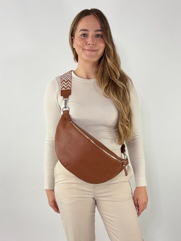 lePelou - Riñonera 'PELLEGRINA' en marrón