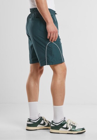 Urban Classics Regular Shorts in Grün