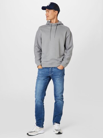 TOM TAILOR DENIM Sweatshirt in Grau