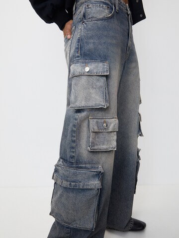 Pull&Bear Loose fit Cargo jeans in Blue