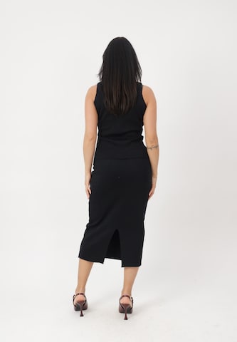 Elara Workwear in Black