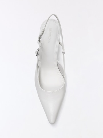 Bershka Slingpumps in Wit