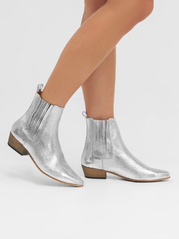 Ivylee Copenhagen Cowboy Boots 'Bailey' in Silver: front