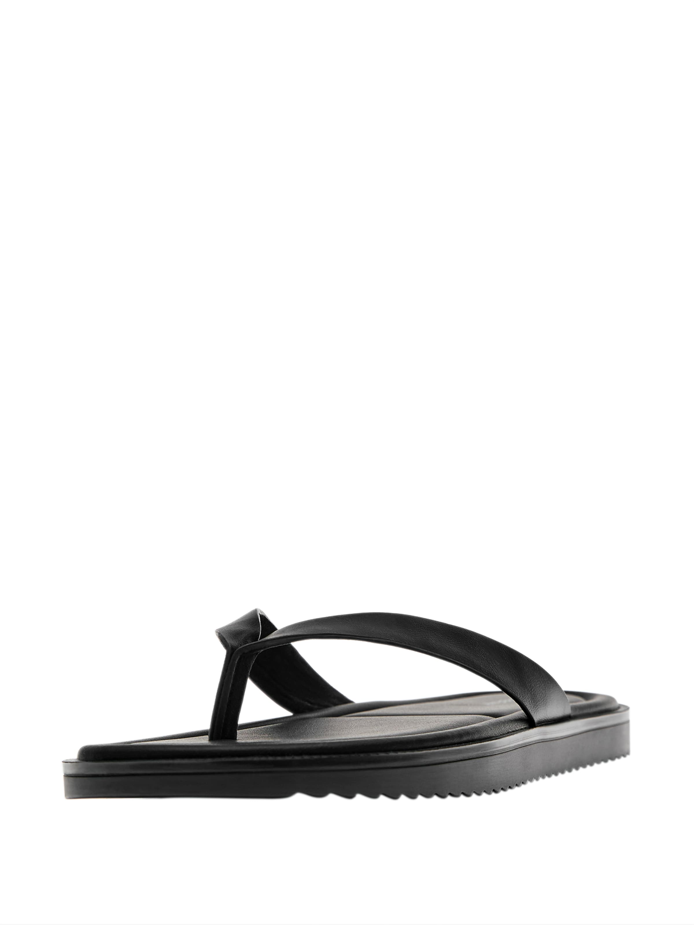 Tongs Pull&Bear en noir : devant