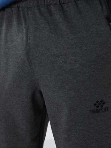 Tommy Life Tapered Workout Pants 'Jogginghose' in Grey